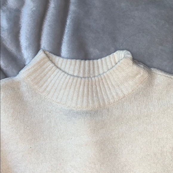 Abercrombie & Fitch Mock Neck Sweater - Picture 3 of 4